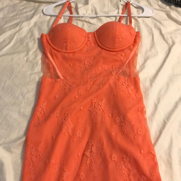 Dress - Picture 4 of 9